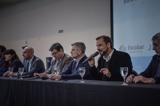 Escobar: se firmó un convenio para convertir planes en trabajo registrado