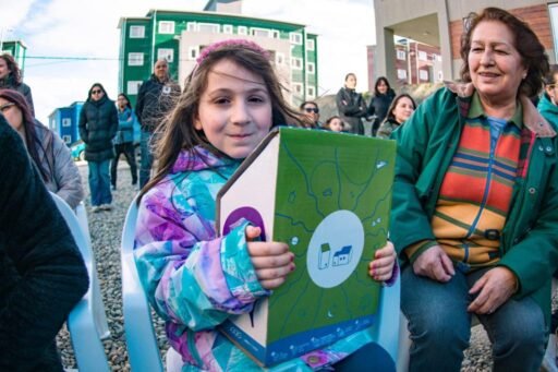 Se trata de 420 bibliotecas que llegaron a hogares de Ushuaia, como parte del Programa Libros y Casas.