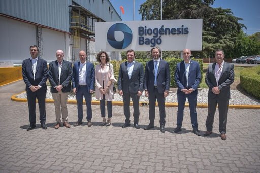 Cafiero recorrio la planta de Biogénesis Bagó en Garín
