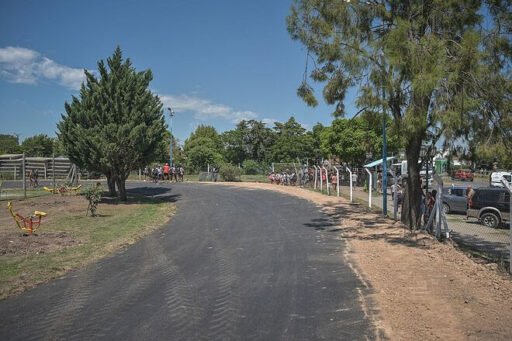 El polideportivo de Garín renueva su pista de patinaje