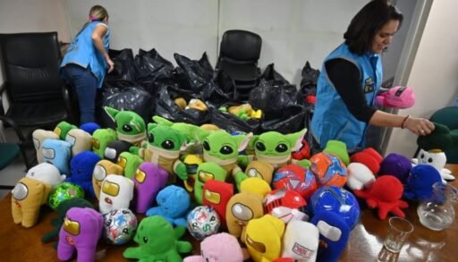 La policía donó más de 600 juguetes a un hospital de la Ciudad 