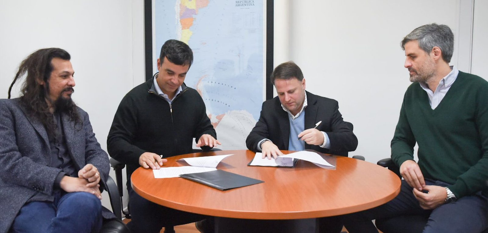 El INAES y el INCAA firmaron un convenio de colaboración